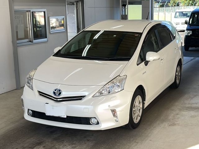 3261 Toyota Prius alpha ZVW40W 2012 г. (KCAA Minami Kyushu)